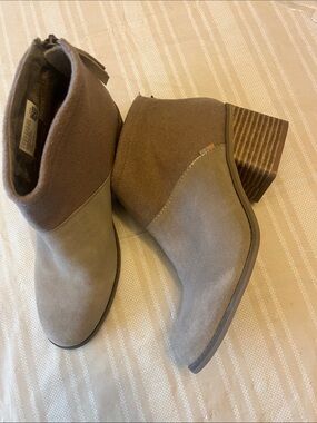Toms Two-Tone Gray and Brown Suede Ankle Booties size 7W